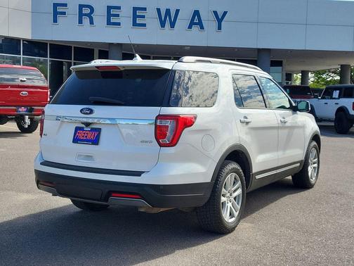 WHITE PLATINUM MET TRI-COAT 2019 Ford Explorer XLT