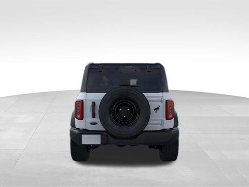 OXFORD WHITE 2026 Ford Bronco Outer Banks