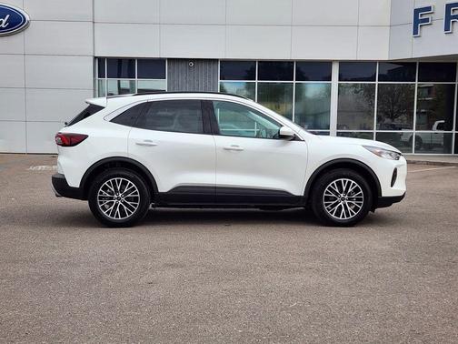 STAR WHITE METALLIC TRI-COAT 2024 Ford Escape PHEV SE
