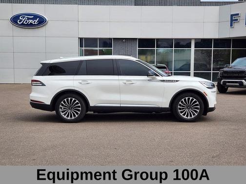 PRISTINE WHITE MET 3C 2024 Lincoln Aviator Premiere