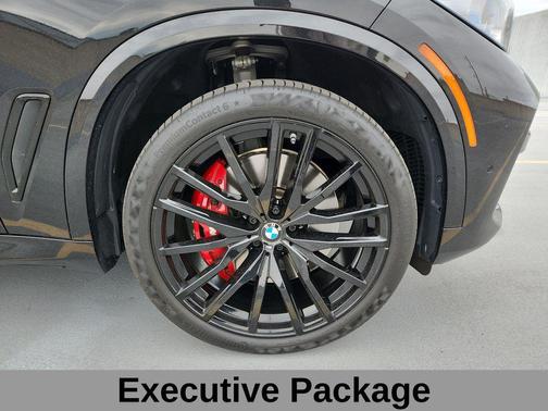 Black Sapphire Metallic 2021 BMW X5 M50i