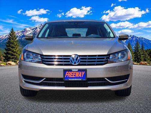 Titanium 2015 Volkswagen Passat 2.0L TDI DSG SE w/Sunroof