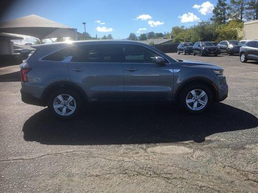 2022 Kia Sorento LX