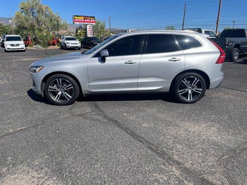 Silver 2018 Volvo XC60 T5 Momentum