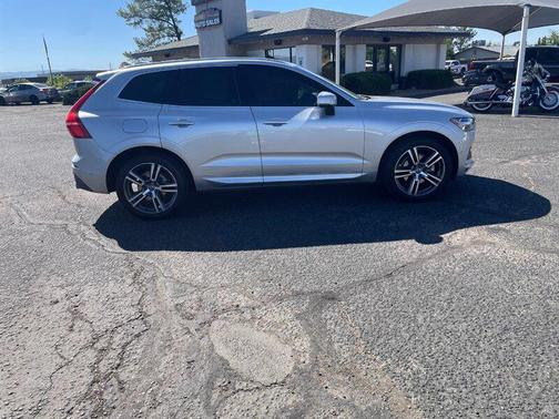Silver 2018 Volvo XC60 T5 Momentum
