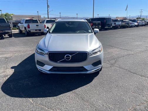 Silver 2018 Volvo XC60 T5 Momentum