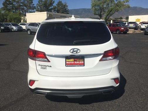 2017 Hyundai SANTA FE SE