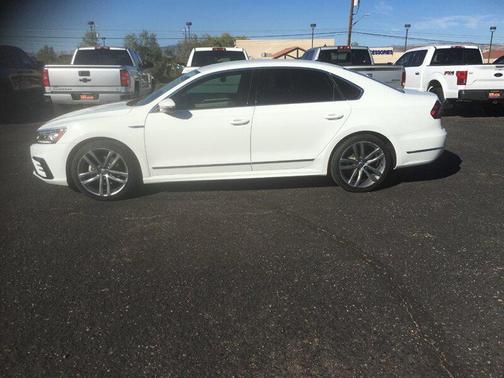 2017 Volkswagen Passat 1.8T R-Line w/Comfort
