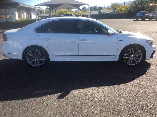 2017 Volkswagen Passat 1.8T R-Line w/Comfort