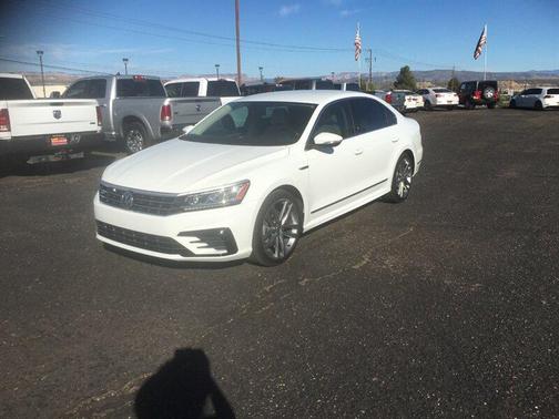 2017 Volkswagen Passat 1.8T R-Line w/Comfort