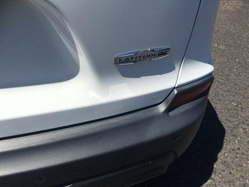 White 2020 Jeep Cherokee Latitude Plus