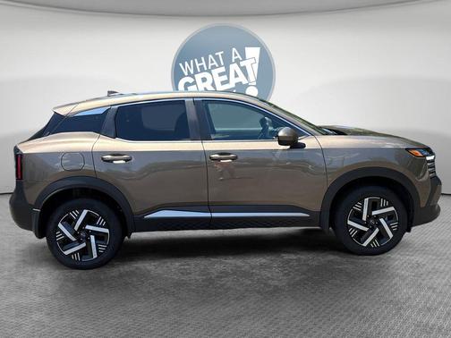 Canyon Bronze M 2025 Nissan Kicks SV