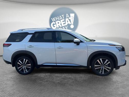 Everest White P 2025 Nissan Pathfinder Platinum