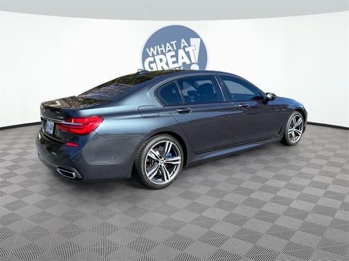 2019 BMW 750 i