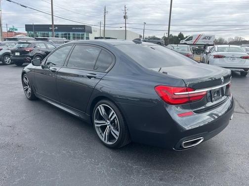 2019 BMW 750 i