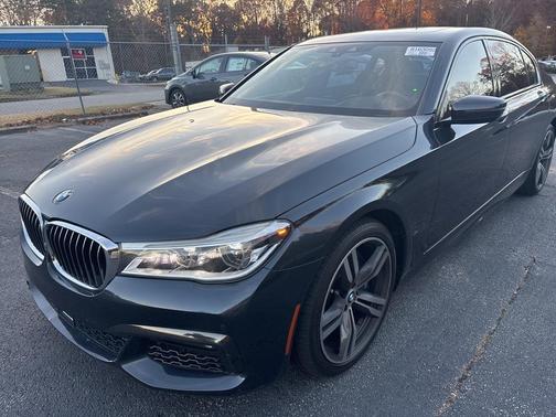 2019 BMW 750 i