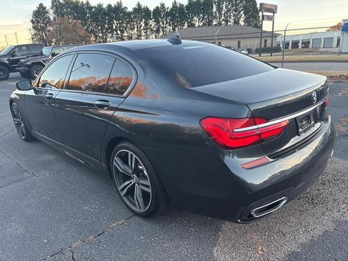 2019 BMW 750 i