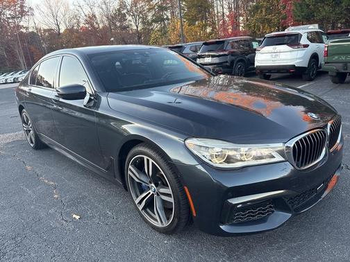 2019 BMW 750 i