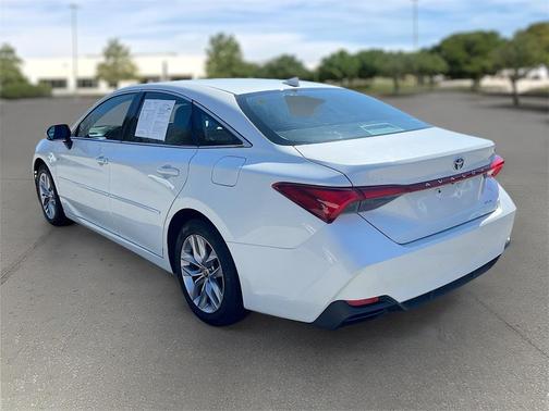 2021 Toyota Avalon Hybrid XLE