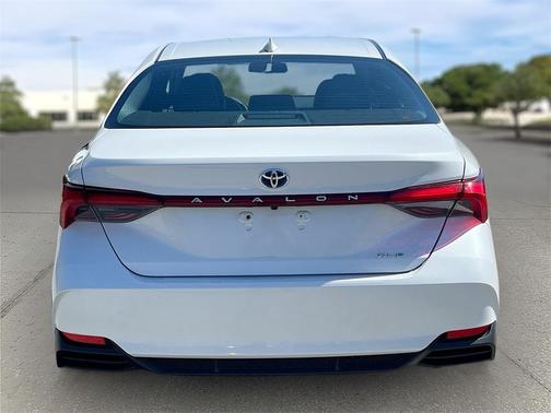 2021 Toyota Avalon Hybrid XLE