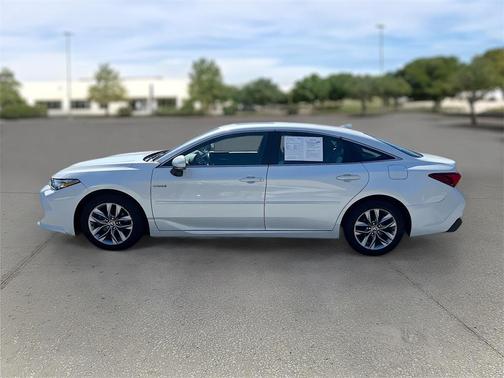 2021 Toyota Avalon Hybrid XLE