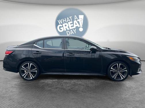 Black 2022 Nissan Sentra SR