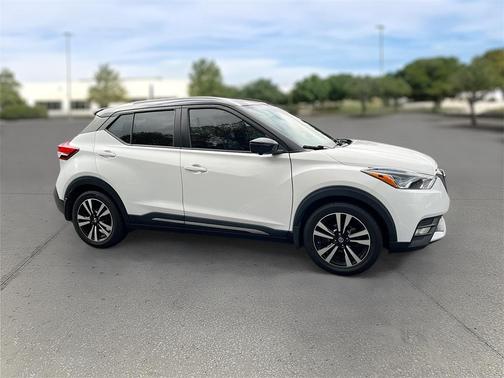 2019 Nissan Kicks SR