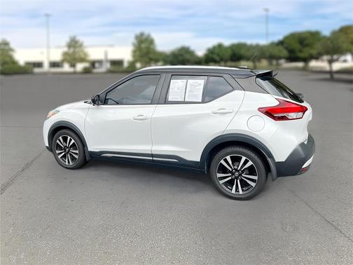 2019 Nissan Kicks SR