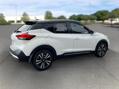 2019 Nissan Kicks SR