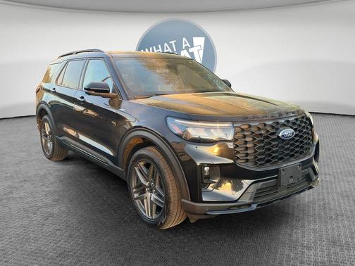 Black Metallic 2025 Ford Explorer ST-Line