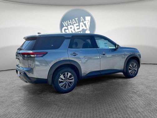 2025 Nissan Pathfinder S