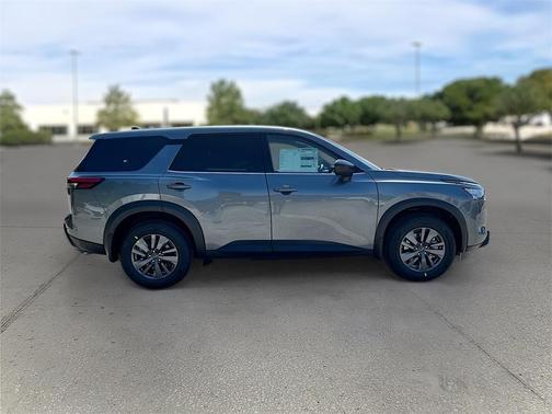 2025 Nissan Pathfinder S