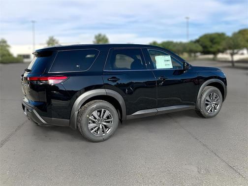 2025 Nissan Pathfinder S