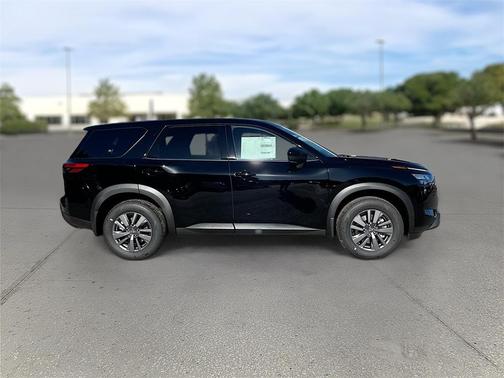 2025 Nissan Pathfinder S