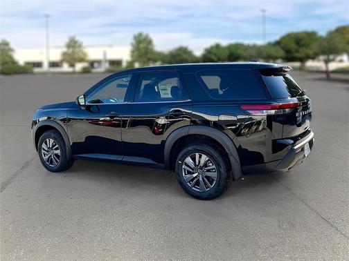 2025 Nissan Pathfinder S