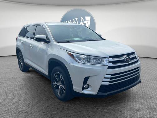 Blizzard Pearl 2019 Toyota Highlander LE Plus
