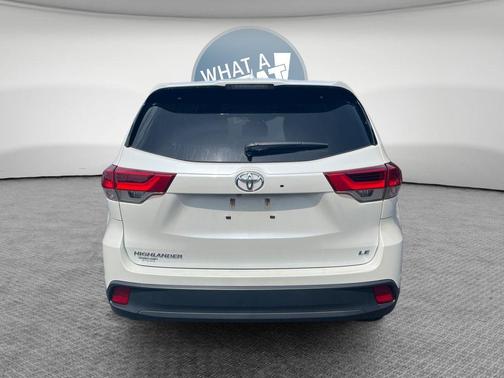 Blizzard Pearl 2019 Toyota Highlander LE Plus