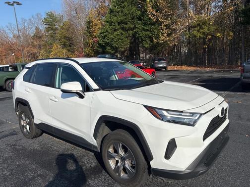 2024 Toyota RAV4 XLE