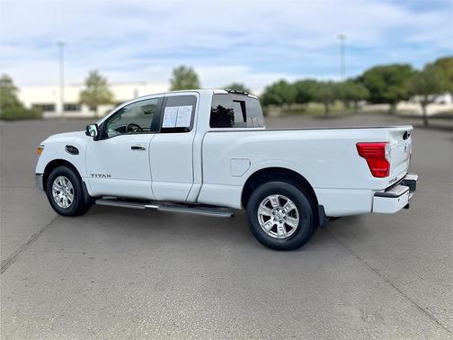 2017 Nissan Titan SV