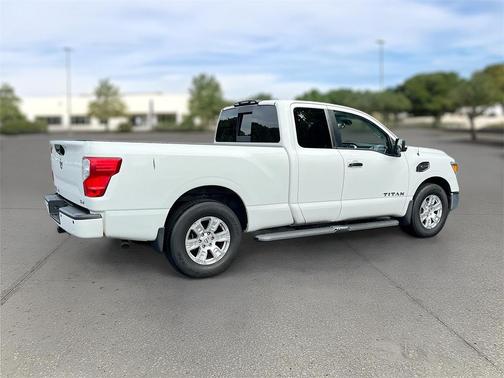 2017 Nissan Titan SV