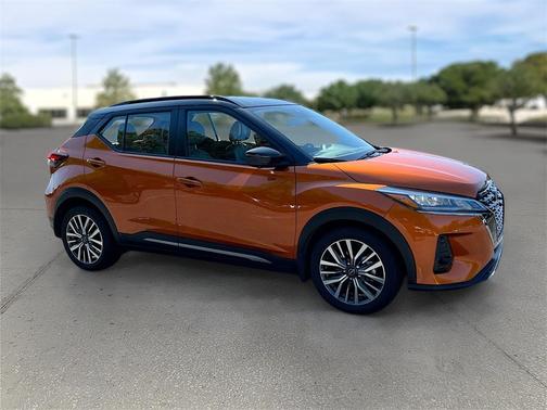2023 Nissan Kicks SR