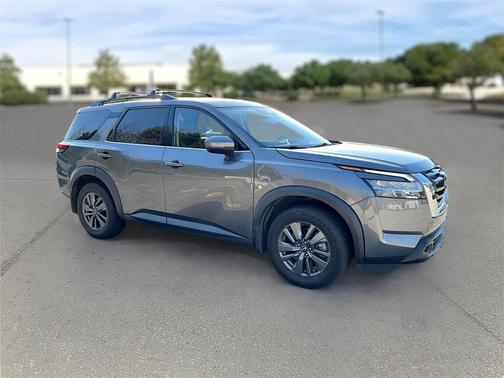 2022 Nissan Pathfinder SV
