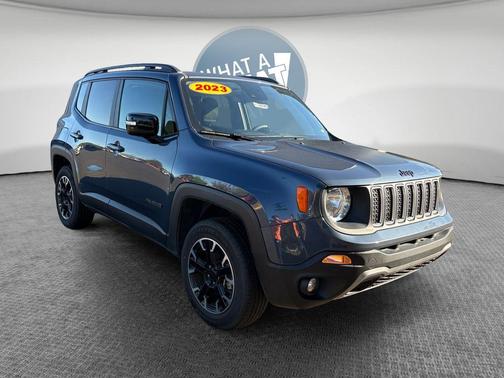 Slate Blue Pearlcoat 2023 Jeep Renegade Latitude