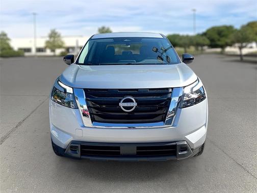 2025 Nissan Pathfinder S