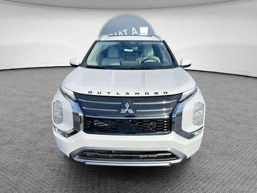 Diamond White 2026 Mitsubishi Outlander SEL