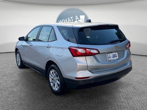 Silver Ice Metallic 2021 Chevrolet Equinox LS