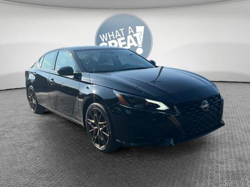 Black 2025 Nissan Altima SR