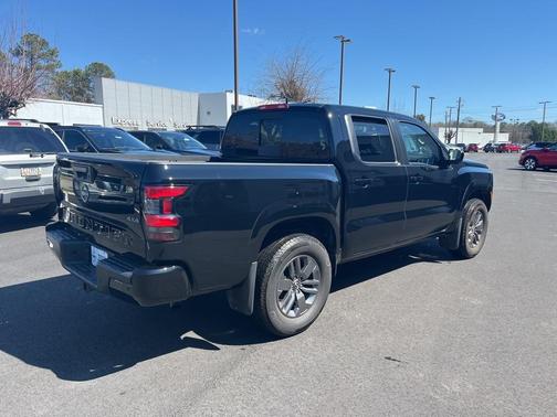 2025 Nissan Frontier SV