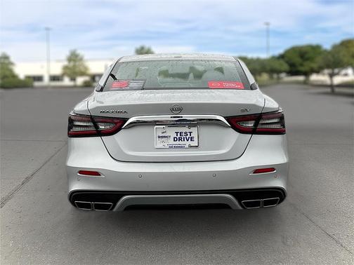 2023 Nissan Maxima SV