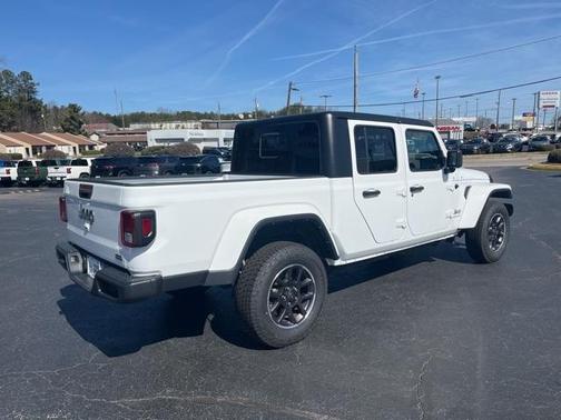 2023 Jeep Gladiator Overland